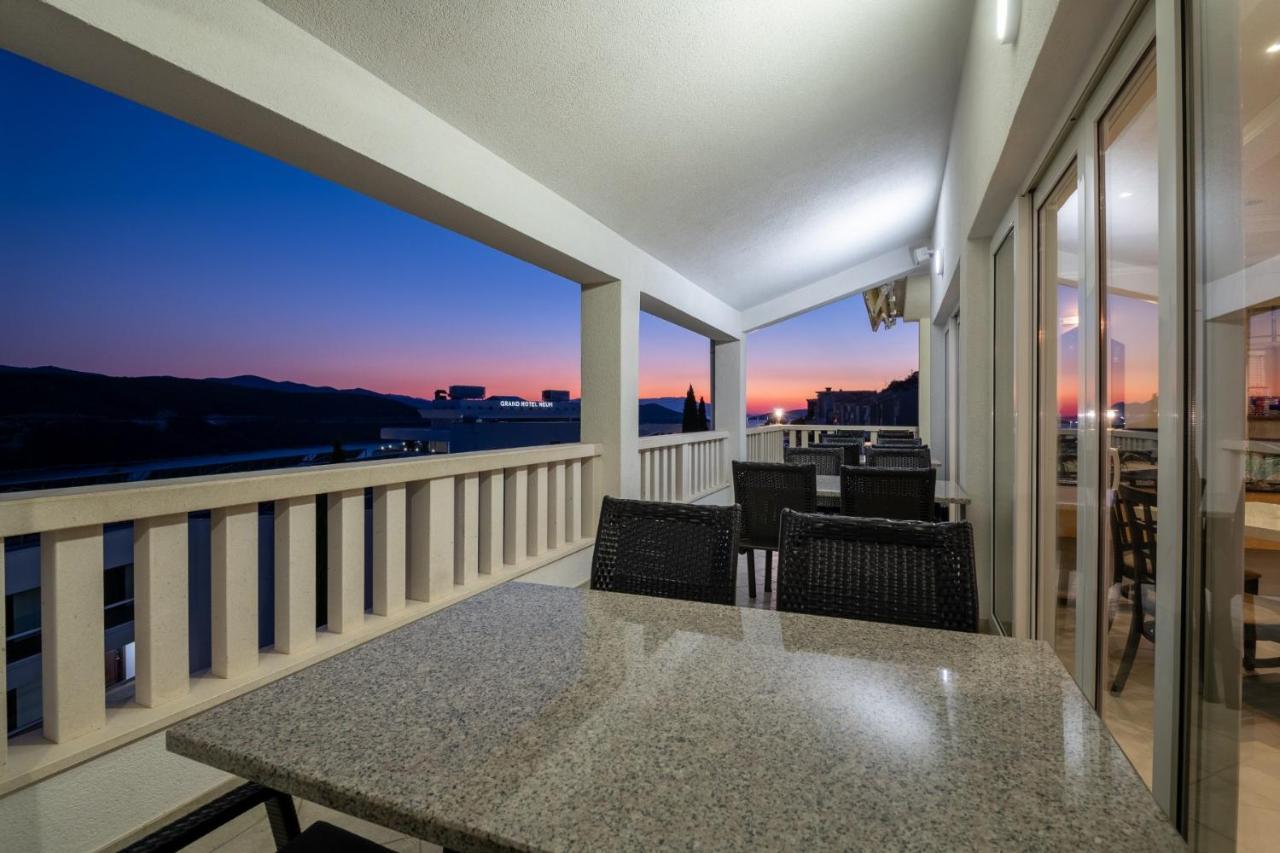 Luna 4* Neum