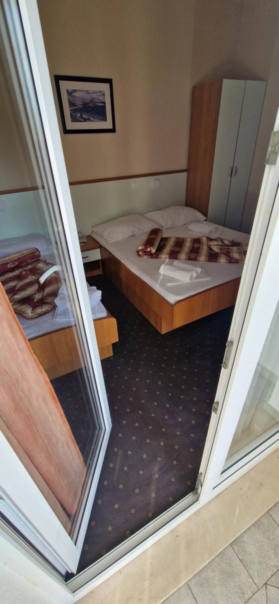 Luna 4* Neum