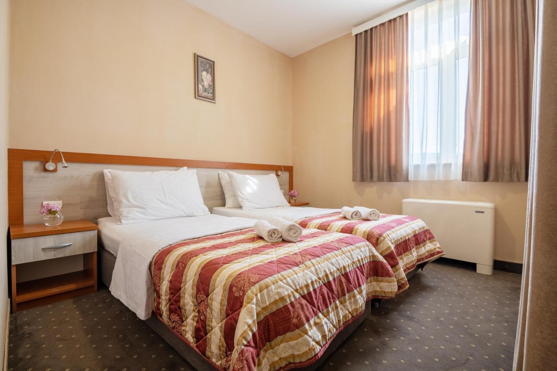 Luna 4* Neum